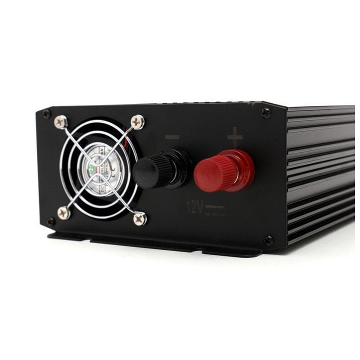 Przetwornica samochodowa 700W 12V - 230V